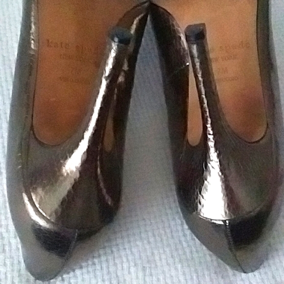 Kate Spade Pumps Leather Snakeskin Print Burnished Gold Over Beige size 7M - Picture 7 of 13